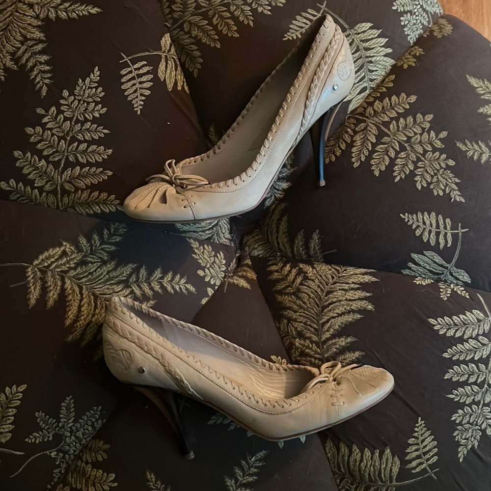 RARE VINTAGE DIOR whipstitch tooled leather bone heel pumps - Picture 2 of 7